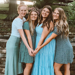 Meet your Posher, Ella